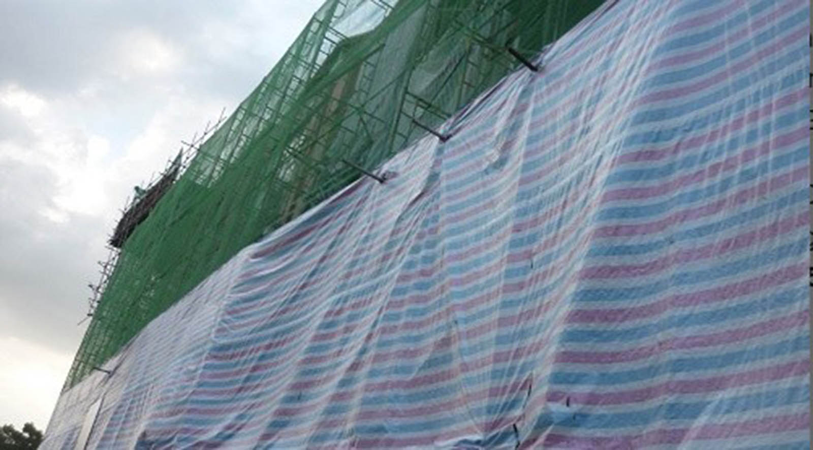 Khi một tấm bạt trở thành câu hỏi chính trị - tên gọi, biểu tượng, và quyền lực trong không gian công cộng